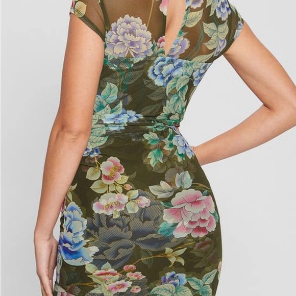 ❓Guess Green Floral Print Bodycon Dress with Light Mesh Overlay & Cap Sleeves. - Picture 2 of 2
